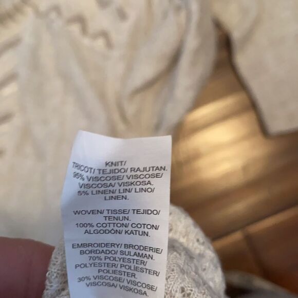 Lucky Brand Brand New Pullover Embroidered Slight Bell Sleeve Top Boho Modern - Picture 9 of 10